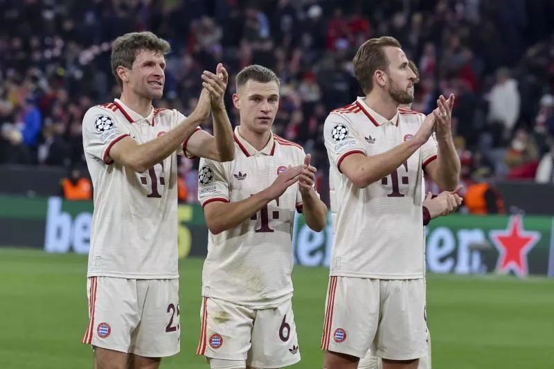 Thomas Mueller (FC Bayern Muenchen), Joshua Kimmich (FC Bayern Muenchen) und Harry Kane (FC Bayern Muenchen) cheer during the UEFA Champions League 2024/25 League Phase MD5 match between FC Bayern München and Paris Saint-Germain at Allianz Arena on November 26, 2024 in Munich, Germany.  (Photo by Marco Steinbrenner/DeFodi Images)   - Photo by Icon Sport