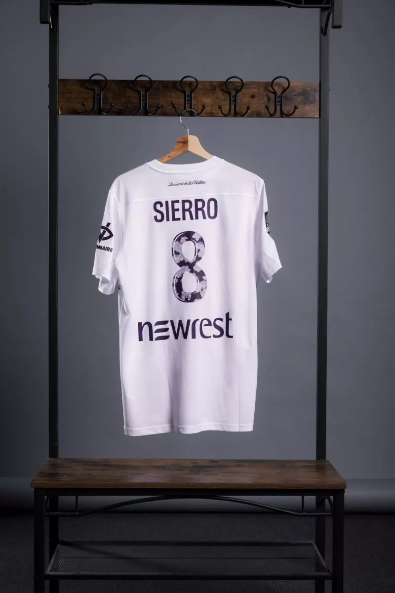 Le Toulouse FC sort son nouveau maillot third en collaboration avec la marque de Bigflo et Oli