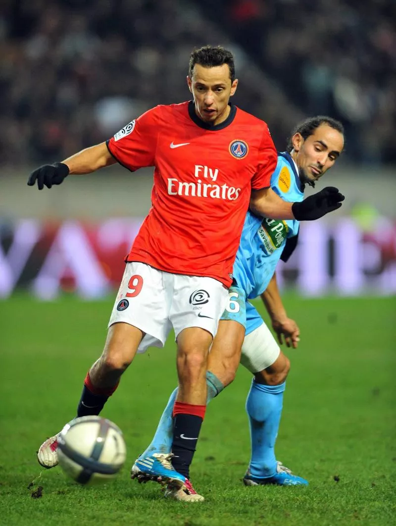 NENE / Bruno GROUGI - 05.12.2010 - Paris Saint Germain / Brest - 16e journee Ligue 1  Photo : Dave Winter / Icon Sport   - Photo by Icon Sport