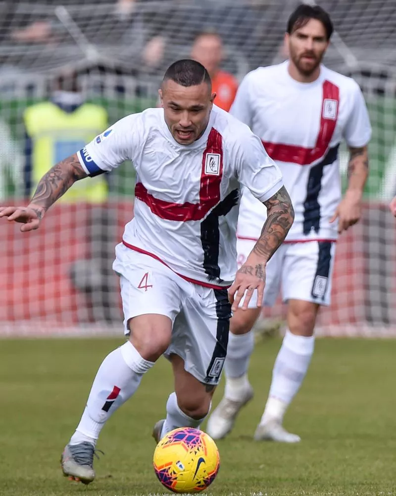 Foto LaPresse/Tocco Alessandro  11/01/2020 Cagliari(Italia)  Sport Calcio  Cagliari Calcio vs AC Milan Serie A TIM 2019/2020 Stadio "Sardegna Arena"  Nella foto:Radja Nainggolan 4 (Cagliari Calcio) Photo LaPresse/Alessandro Tocco January 11, 2020 Cagliari (Italy) Sport Soccer Cagliari Calcio vs   AC Milan League A TIM 2019/2020  "Sardegna Arena" Stadium  In the picture:Radja Nainggolan 4 (Cagliari Calcio)   Photo by Icon Sport   - Photo by Icon Sport