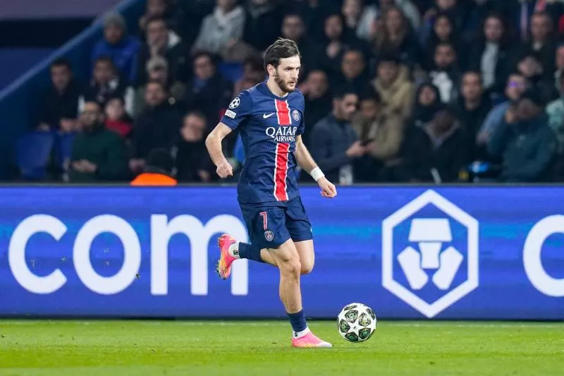 Khvicha KVARATSKHELIA of Paris Saint Germain during the UEFA Champions League match between Paris and Liverpool at Parc des Princes on March 5, 2025 in Paris, France. (Photo by Daniel Derajinski/Icon Sport)   - Photo by Icon Sport