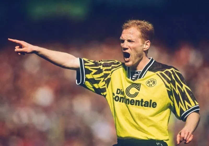 Le Borussia Dortmund lance un maillot spécial inspiré des années 90