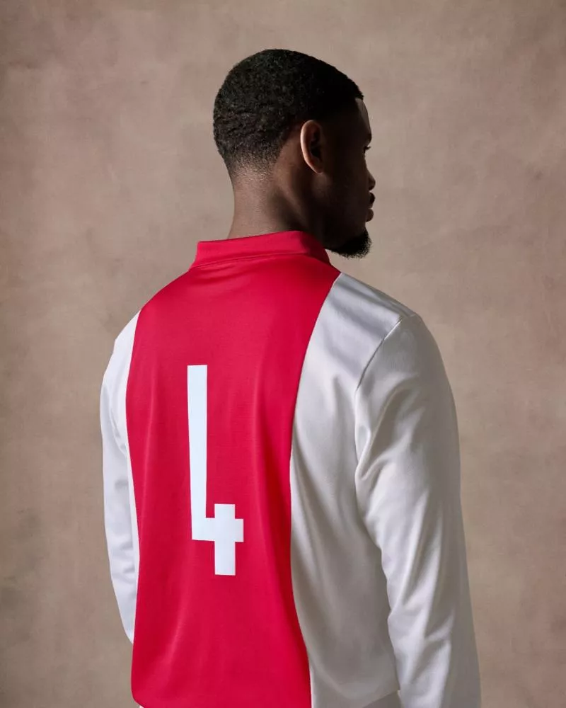 L'Ajax dégaine un superbe maillot pour ses 125 ans !