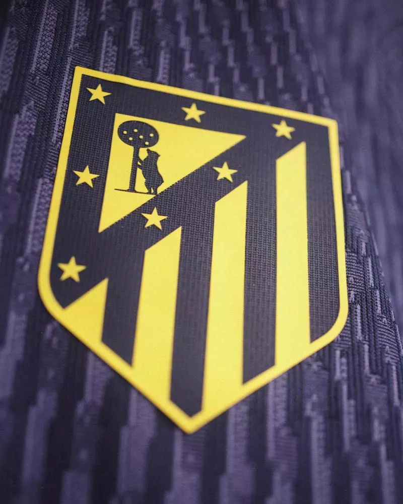 Le nouveau maillot extérieur de l'Atletico s'inspire d'AC/DC