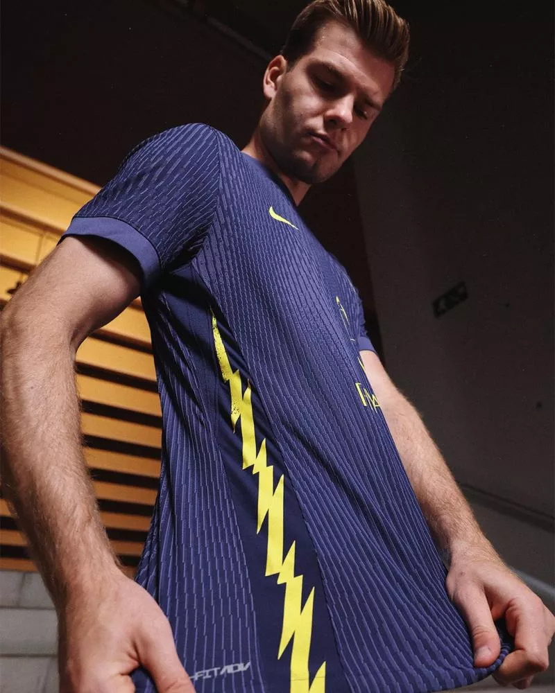 Le nouveau maillot extérieur de l'Atletico s'inspire d'AC/DC