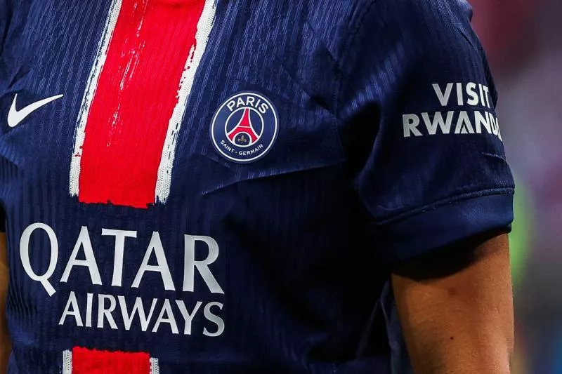 La foule impressionnante devant la boutique du PSG des Champs-Élysées avant la finale de la Ligue des champions