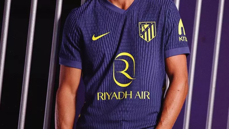 Le nouveau maillot extérieur de l’Atletico s’inspire d’AC/DC