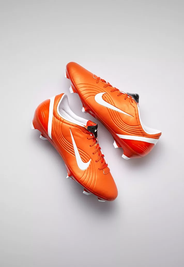 Nike réédite l’un des tout premiers modèles de crampons portés par CR7 !