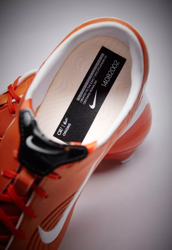 Nike réédite l’un des tout premiers modèles de crampons portés par CR7 !