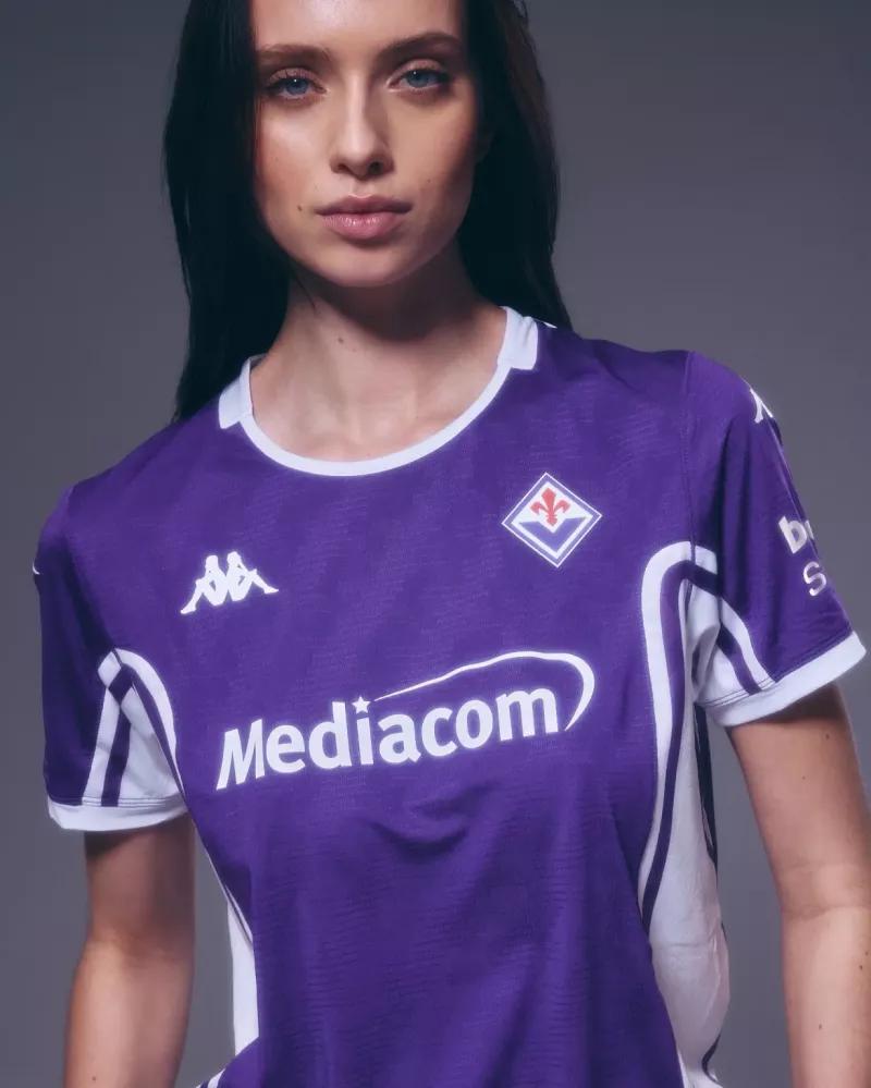 La Fiorentina s'inspire d'un maillot culte pour son nouveau maillot domicile 2025/2026