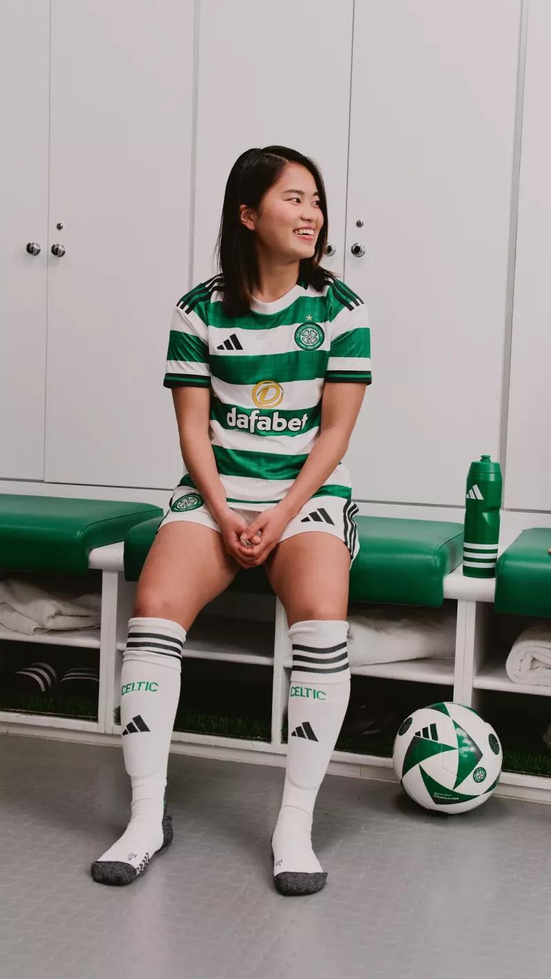 Le Celtic Glasgow dévoile son nouveau maillot domicile pour la saison 2025/2026