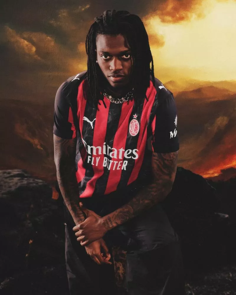 L'AC Milan dégaine son nouveau maillot domicile avec PUMA