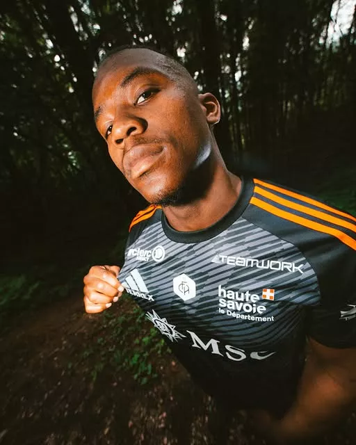 Le FC Annecy met le trail running à l'honneur sur son nouveau maillot third