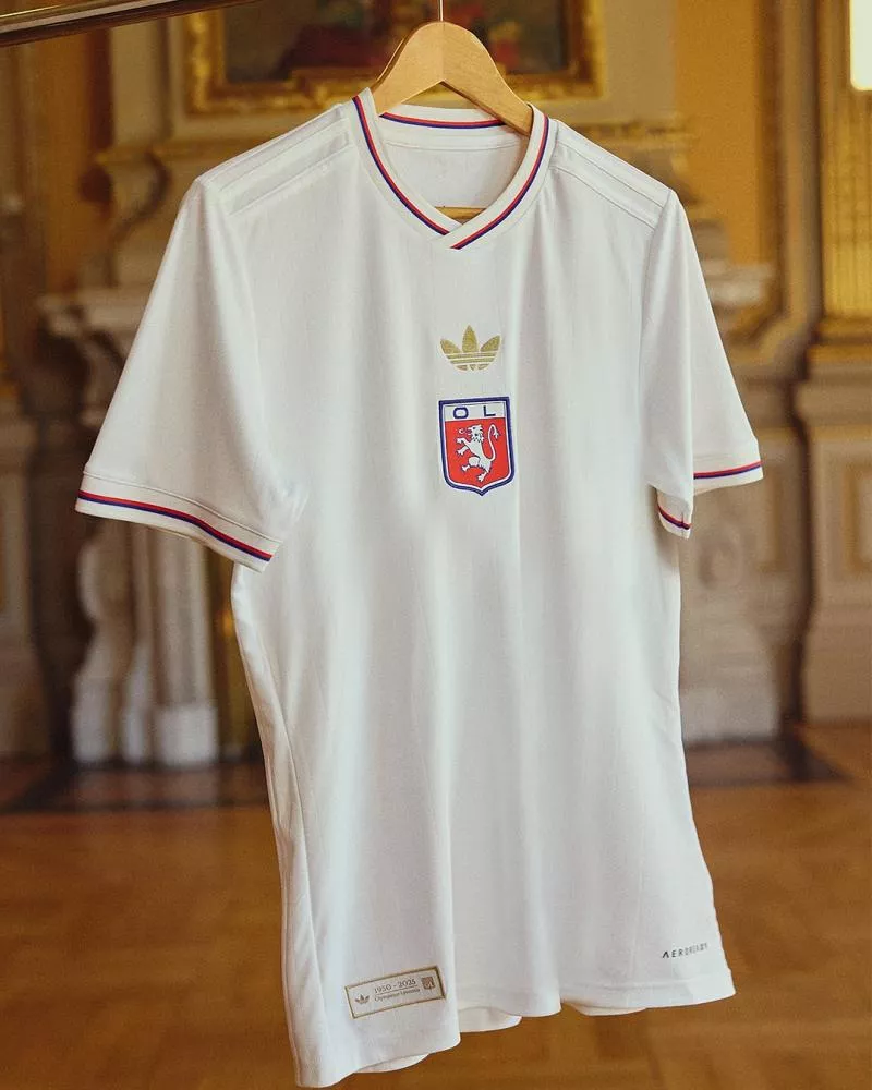 L'OL dégaine un superbe maillot collector pour son 75e anniversaire