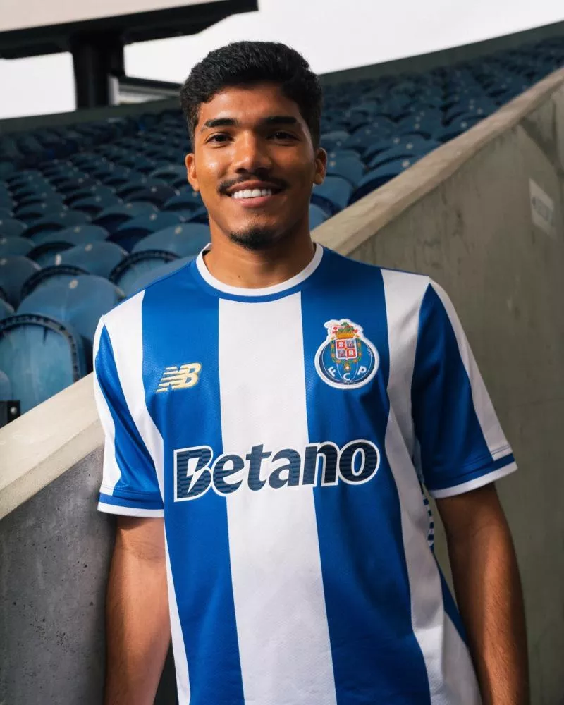 Le FC Porto sort son nouveau maillot domicile avec New Balance