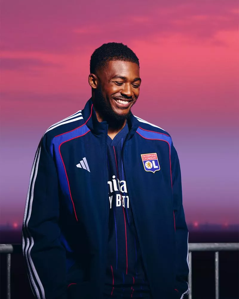 L'OL revient au classique sur son maillot extérieur 2025-2026