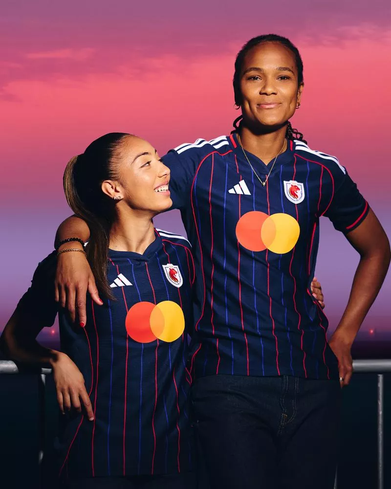 L'OL revient au classique sur son maillot extérieur 2025-2026