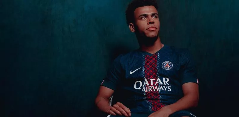 PSG : un nouveau maillot domicile inspiré de la Tour Eiffel