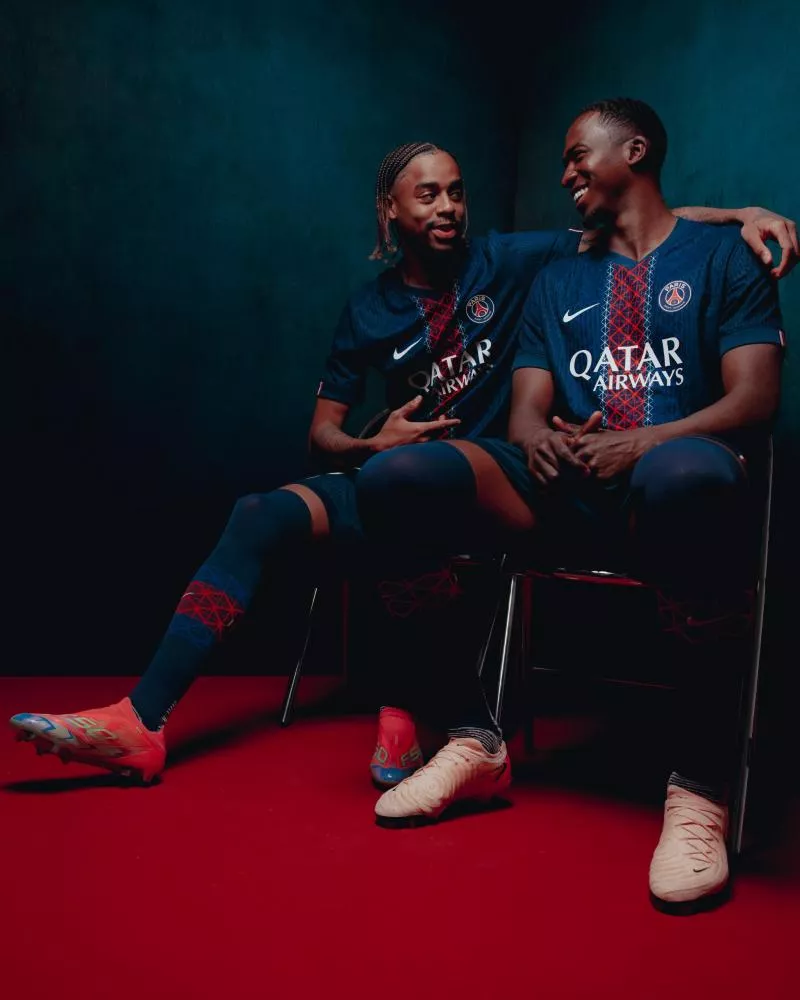 PSG : un nouveau maillot domicile inspiré de la Tour Eiffel