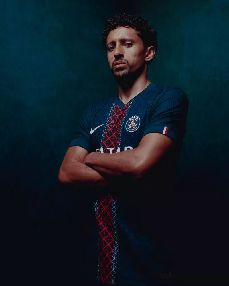 PSG : un nouveau maillot domicile inspiré de la Tour Eiffel
