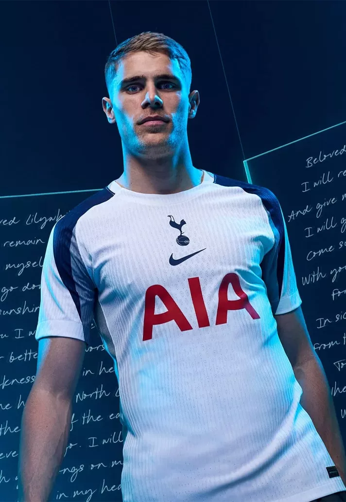 Tottenham et Nike présentent le maillot domicile de la saison 2025-2026