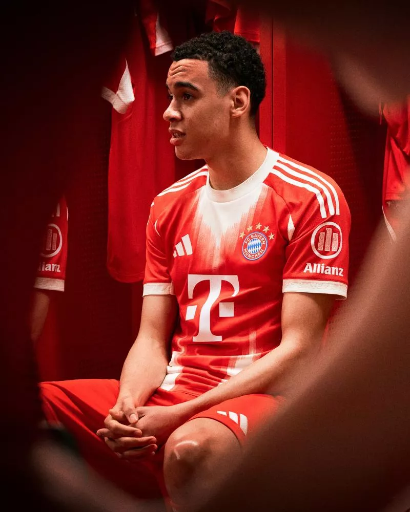 Le Bayern Munich lance un nouveau maillot domicile surprenant avec adidas