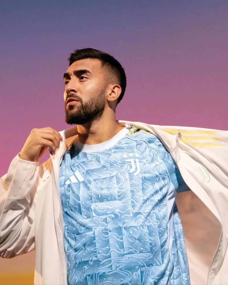 La Juventus lance un nouveau maillot extérieur qui sent bon l'été