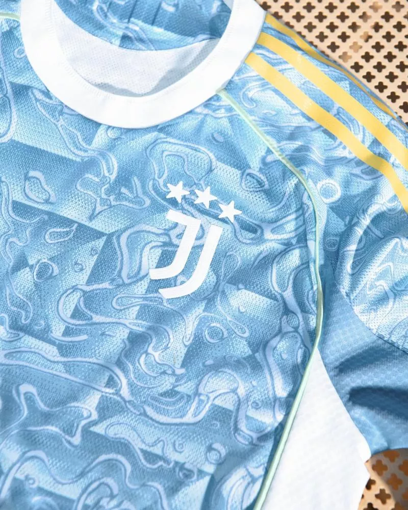 La Juventus lance un nouveau maillot extérieur qui sent bon l'été