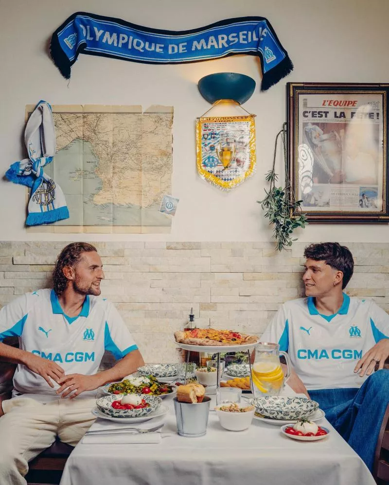 L’OM révèle son nouveau maillot domicile à travers un shooting XXL