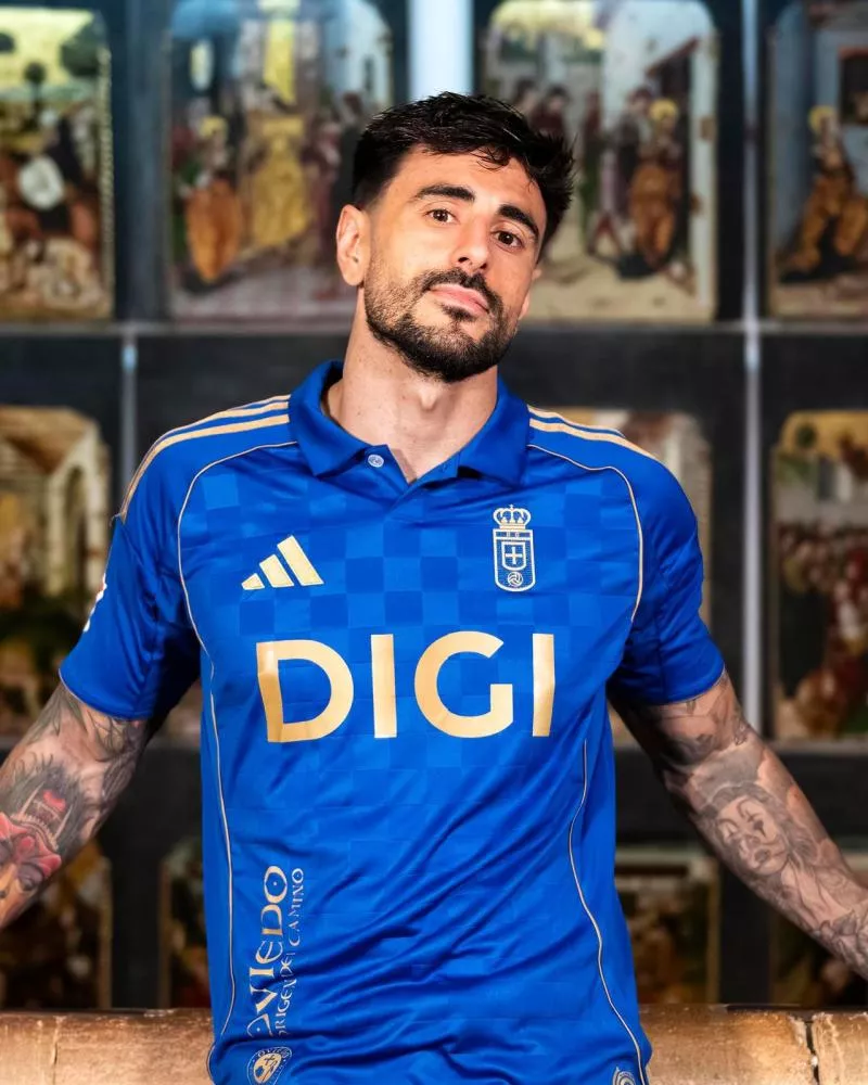 Real Oviedo : le club de Santi Cazorla s'offre un élégant maillot domicile pour son centenaire