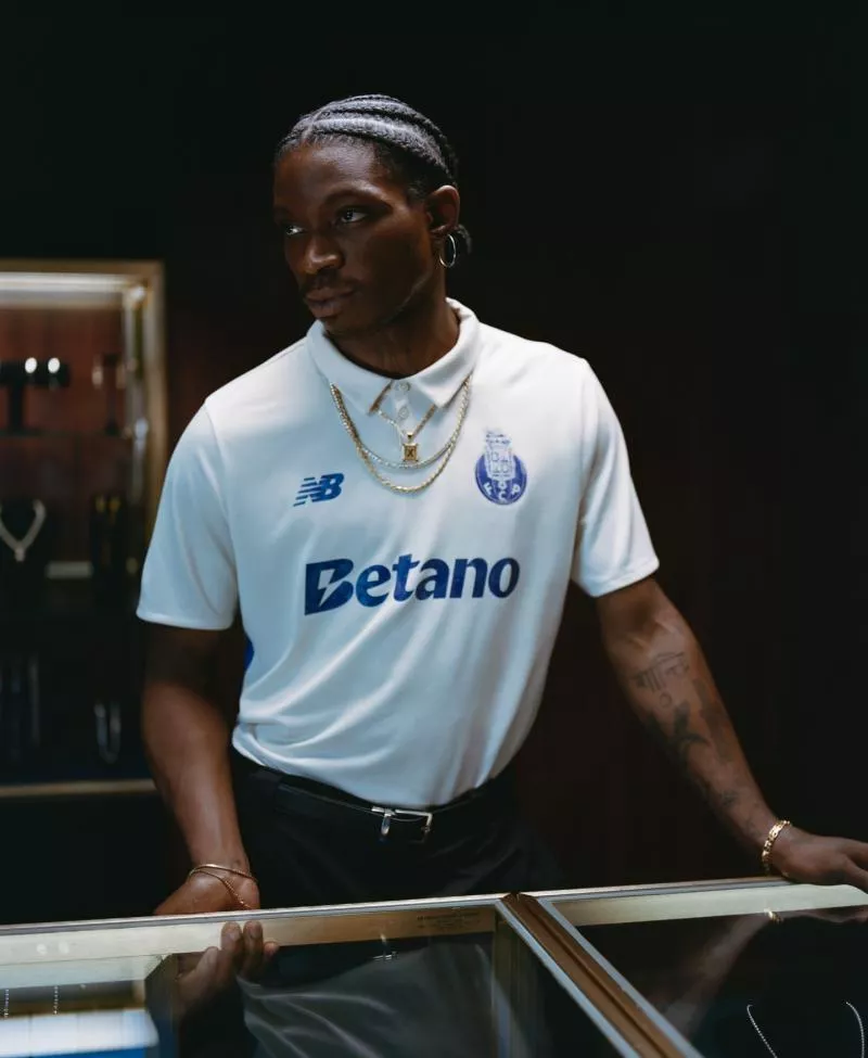 Le FC Porto et New Balance lancent un sublime maillot third pour l'été