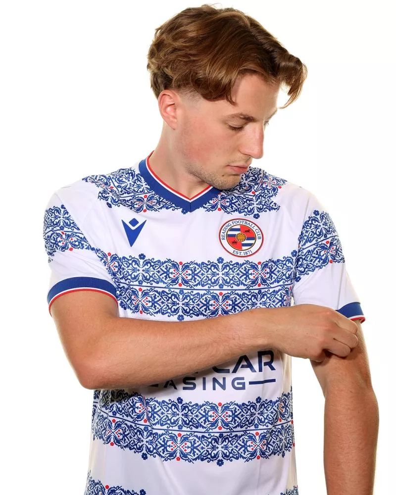 L’inspiration complètement folle derrière le nouveau maillot de Reading