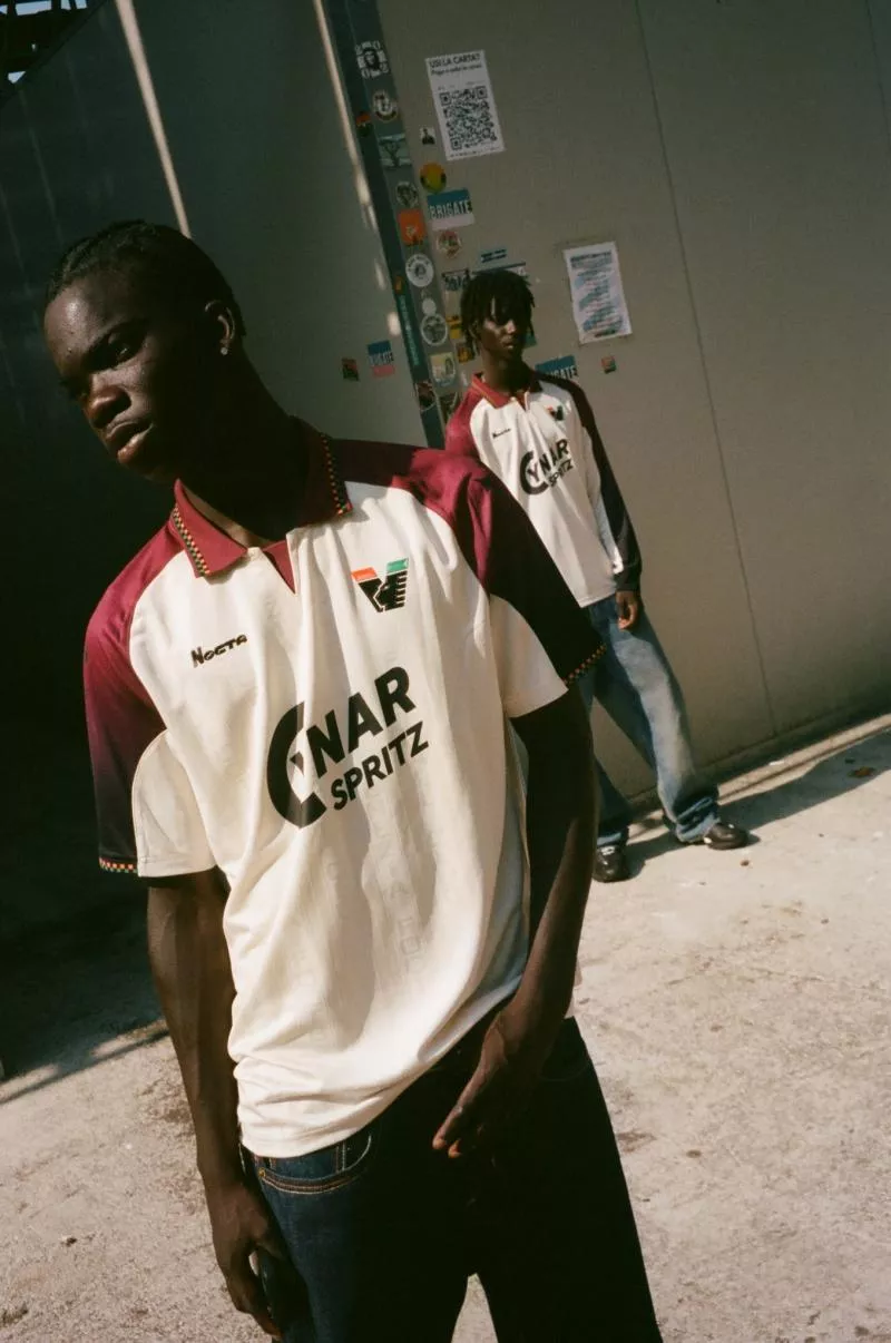 Le Venezia FC dévoile son maillot extérieur pour la saison 2025-2026