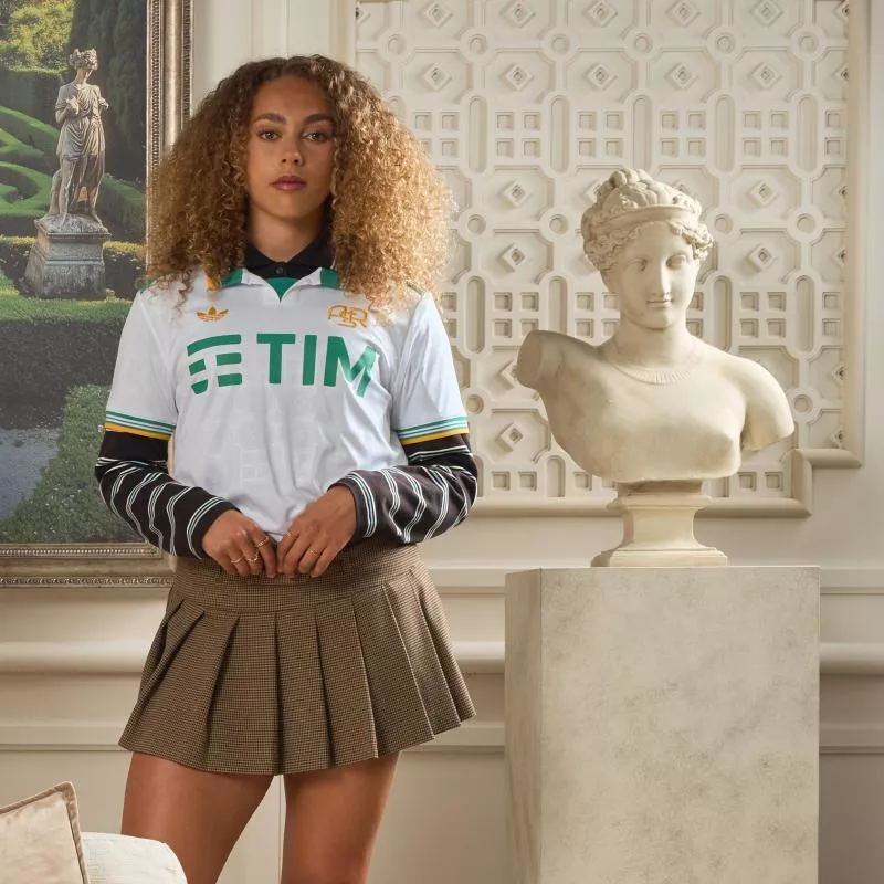 L'AS Roma dévoile un superbe maillot third en collaboration avec adidas