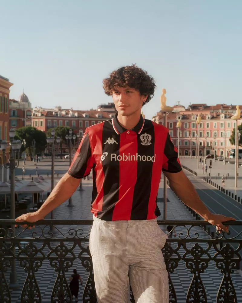 Kappa réalise un superbe maillot domicile pour l'OGC Nice