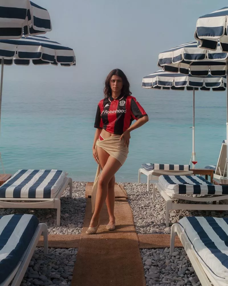 Kappa réalise un superbe maillot domicile pour l'OGC Nice