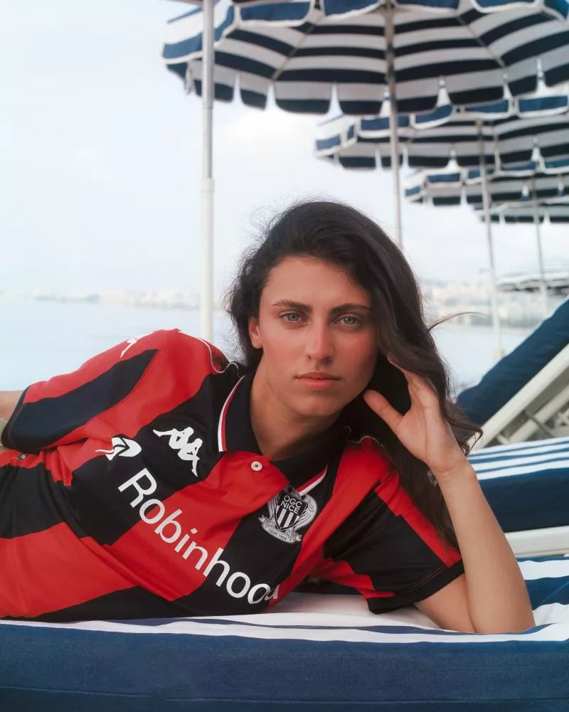 Kappa réalise un superbe maillot domicile pour l'OGC Nice