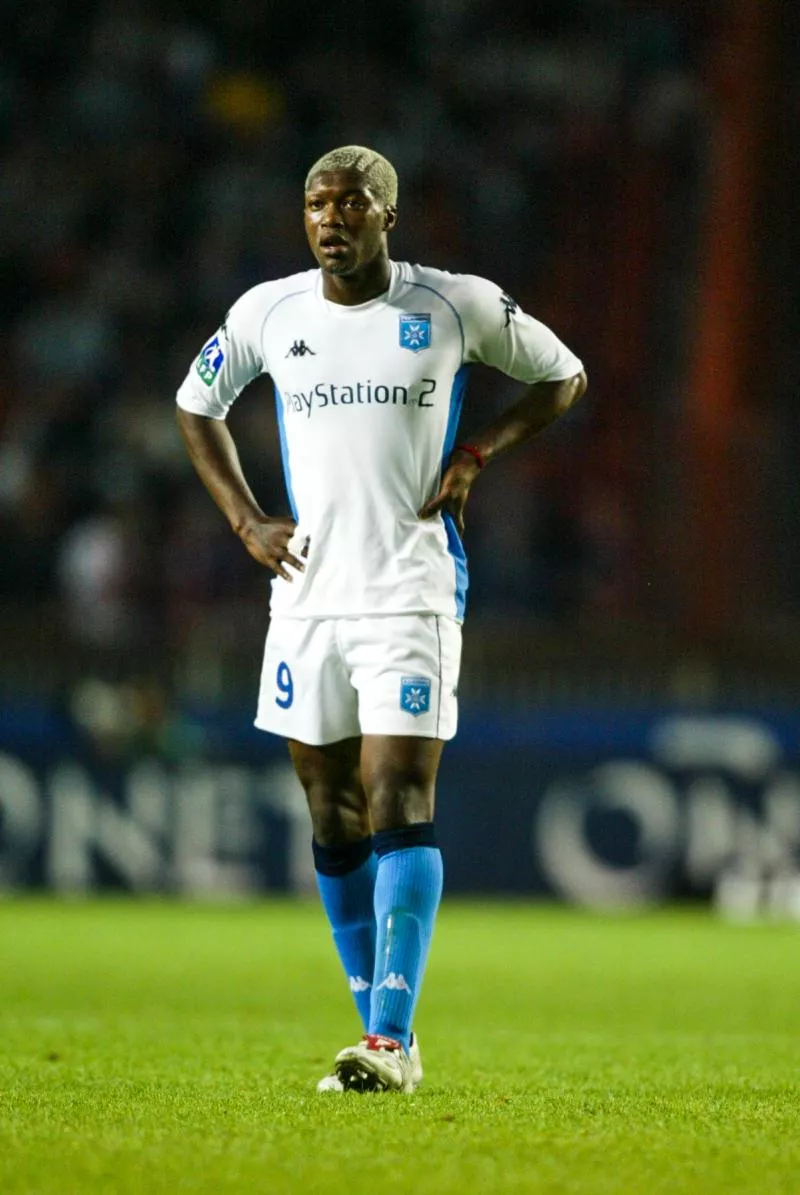 Djibril CISSE of Auxerre looks dejected during the division 1 match between Paris Saint Germain and AJ Auxerre, at Parc des Princes, Paris, France on 3rd August 2002 ( Photo by Olivier Prevosto / Onze / Icon Sport )   - Photo by Icon Sport