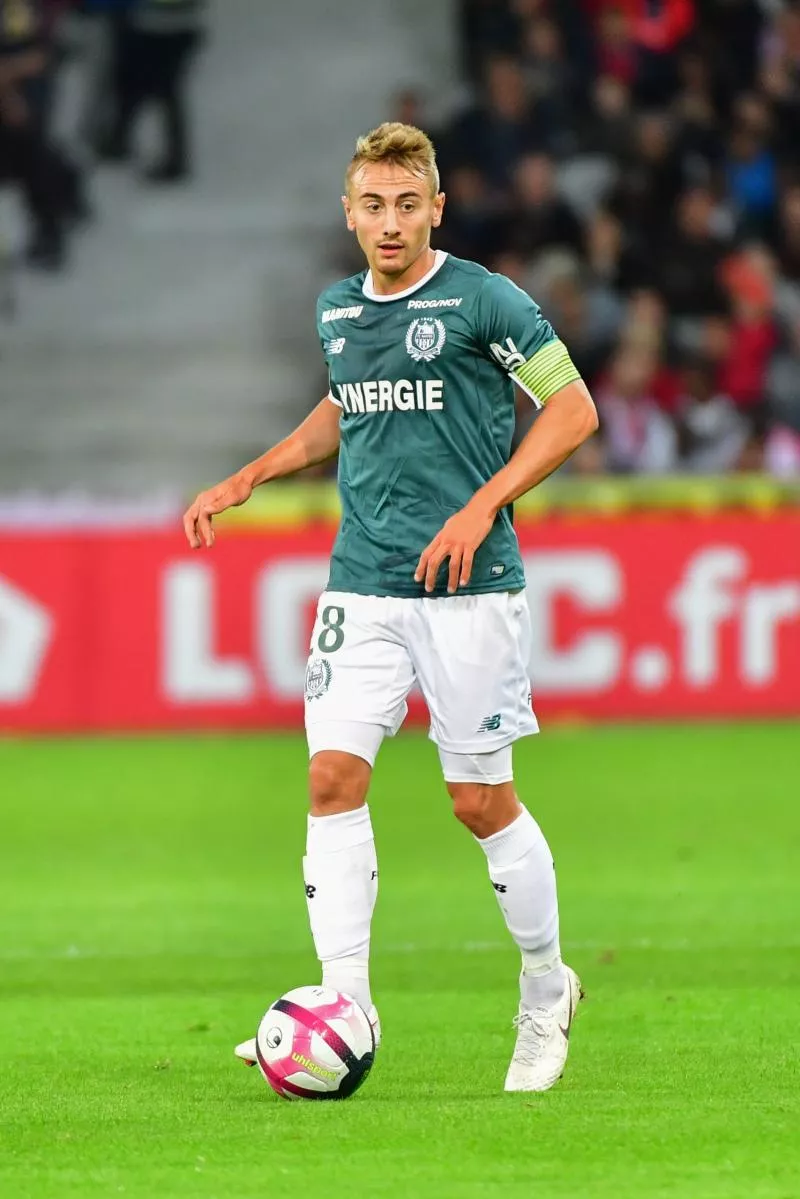 Valentin Rongier of Nantes during the Ligue 1 match between Lille and Nantes at Stade Pierre Mauroy on September 22, 2018 in Lille, France. (Photo by Dave Winter/Icon Sport)   - Photo by Icon Sport