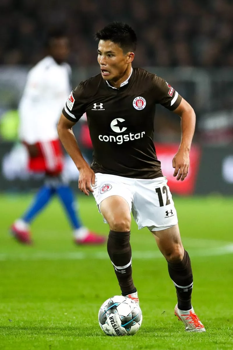 16 September 2019, Hamburg: Soccer: 2nd Bundesliga, 6th matchday, FC St. Pauli - Hamburger SV in Millerntor Stadium. St. Paulis Ryo Miyaichi plays the ball. Photo: Christian Charisius/dpa - IMPORTANT NOTE: In accordance with the requirements of the DFL Deutsche Fußball Liga or the DFB Deutscher Fußball-Bund, it is prohibited to use or have used photographs taken in the stadium and/or the match in the form of sequence images and/or video-like photo sequences.   Photo by Icon Sport   - Photo by Icon Sport