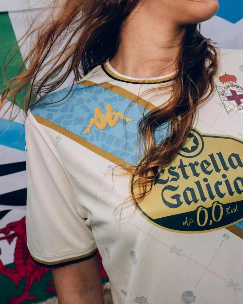 Kappa réalise un superbe maillot third pour le Deportivo La Corogne