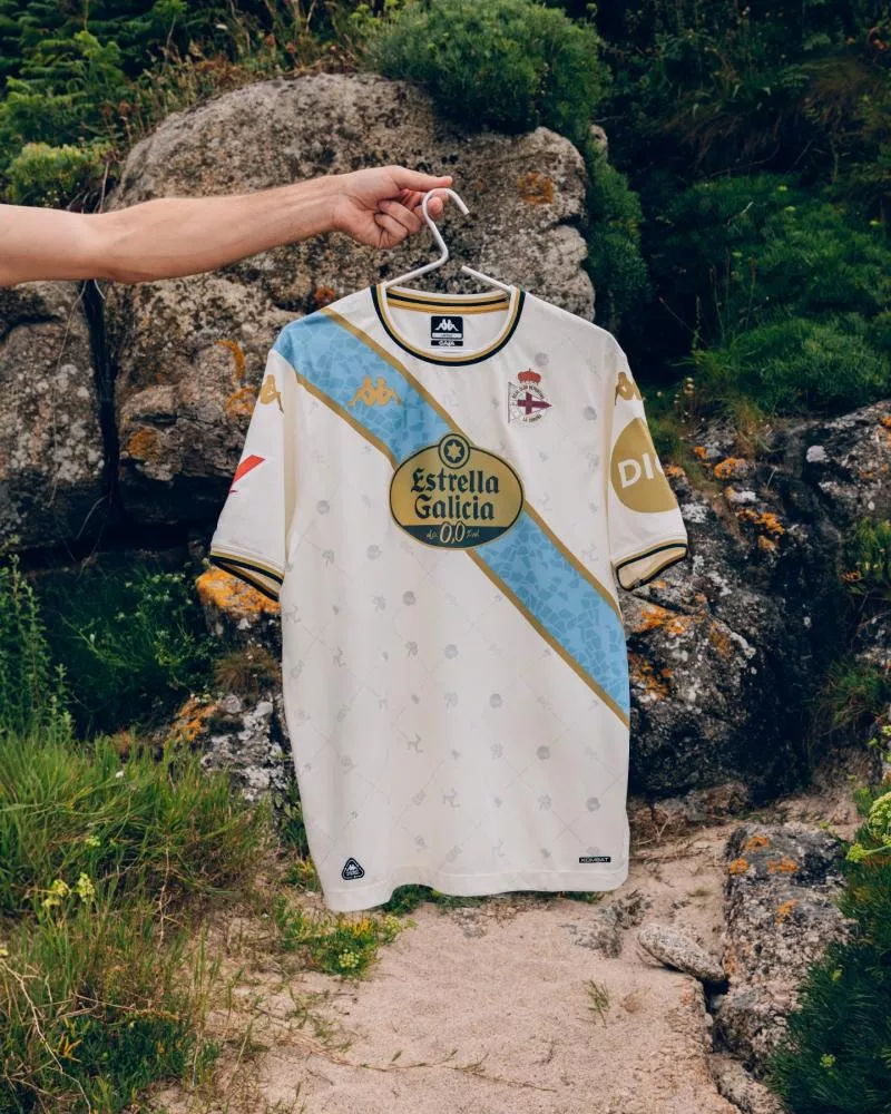 Kappa réalise un superbe maillot third pour le Deportivo La Corogne
