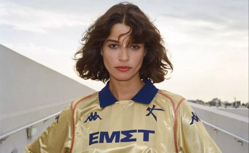 Depuis quand porte-t-on des maillots de foot dans la vie quotidienne ? 