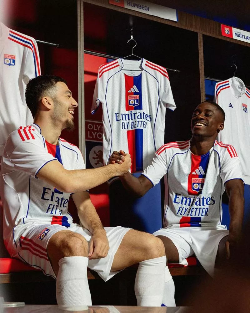 L'OL dégaine son nouveau maillot domicile pour la saison 2025-2026 !