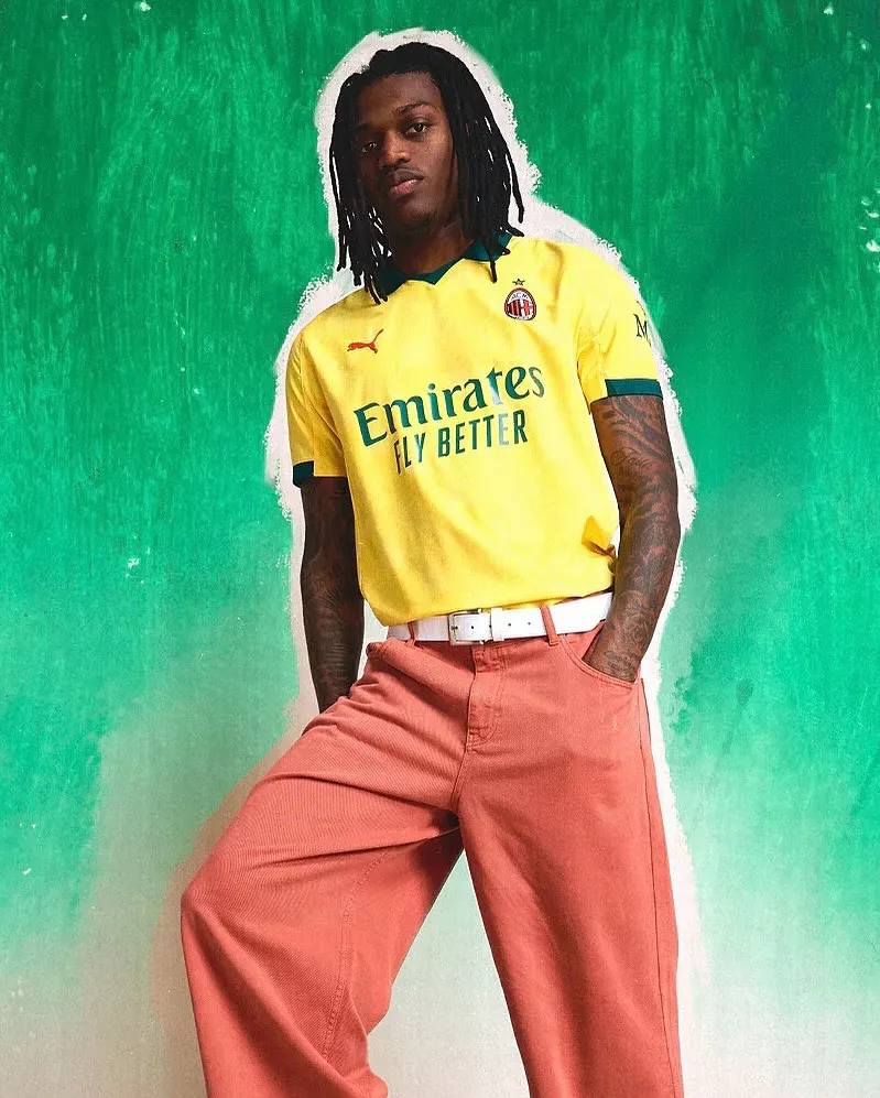 Le jaune fait son retour sur le maillot third de l'AC Milan !