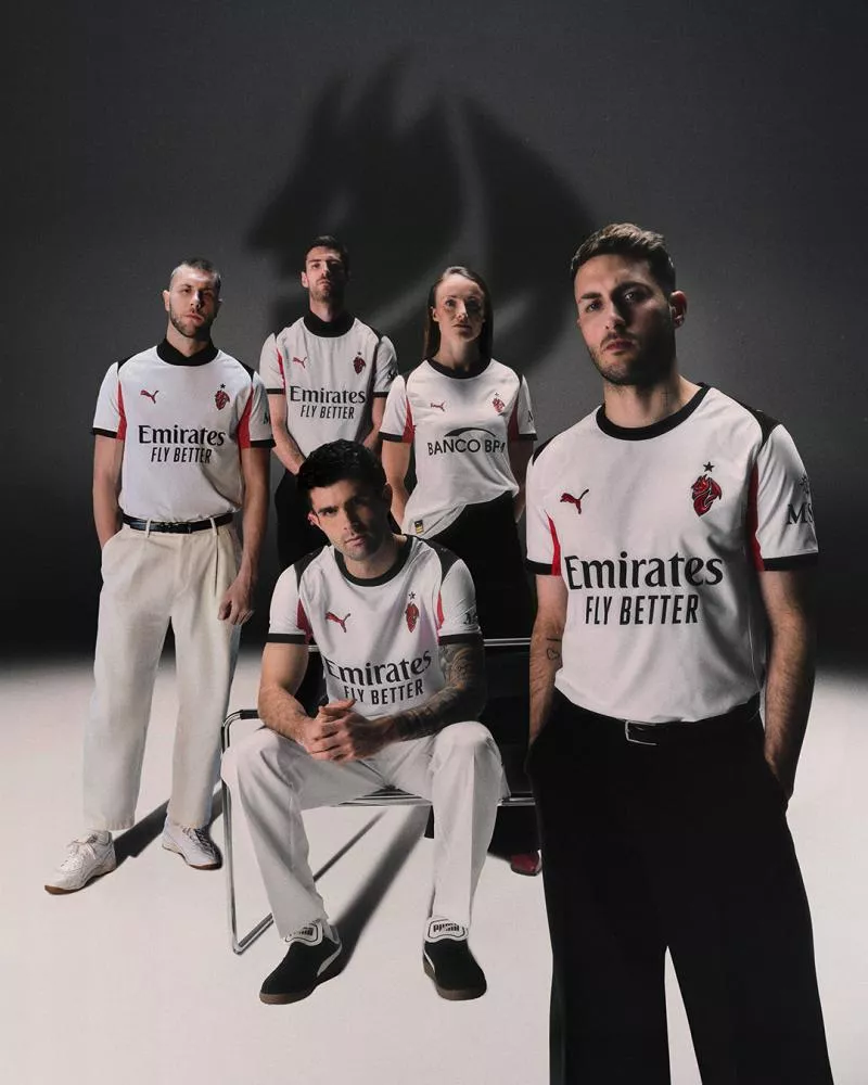 L'AC Milan revisite son blason sur son nouveau maillot extérieur