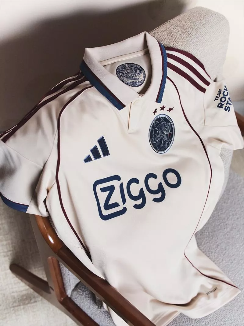 L'Ajax Amsterdam célèbre les 750 ans de sa ville avec un nouveau maillot third