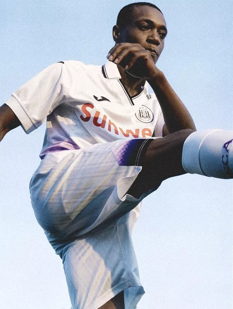 Anderlecht collabore avec le label créatif de Stromae pour ses nouveaux maillots 25-26