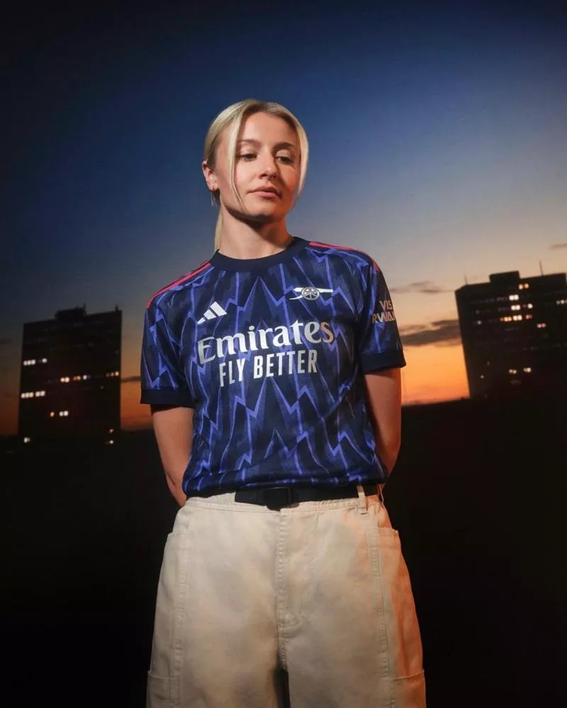 Arsenal lance un maillot extérieur stylé pour la saison 2025-2026