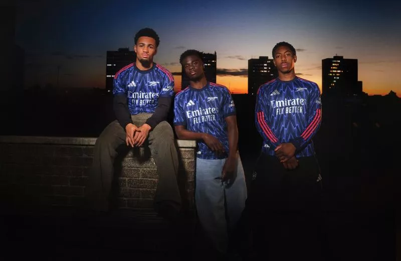 Arsenal lance un maillot extérieur stylé pour la saison 2025-2026